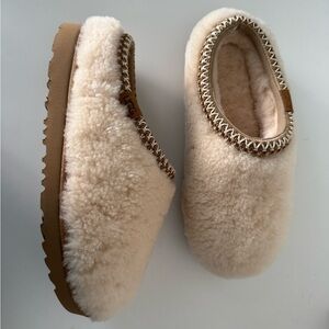 UGG cream Tasman Maxi Curly slides